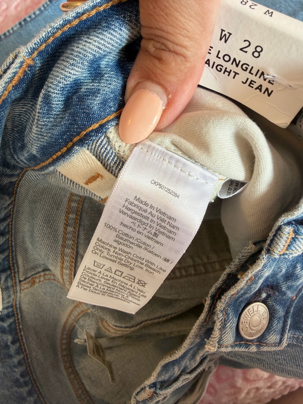 NWT Madewell Faded Light Blue Straight Jeans Leg.
Women’s Size: 28 - Picture 9 of 10